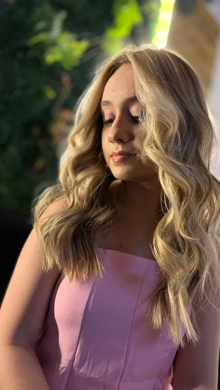 Do ruivo ao loiro luminoso — trabalho do Vanessa Brandão Studio Beauty
