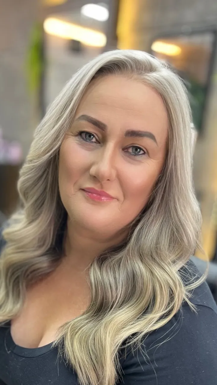 Grey blending em tom pérola — trabalho do Vanessa Brandão Studio Beauty