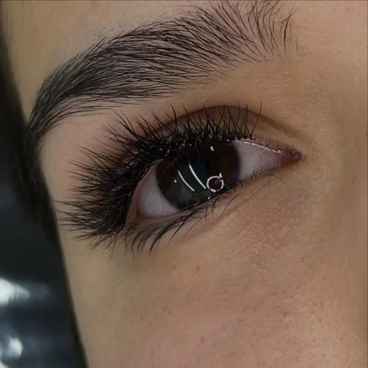 Extensão de cílios — trabalho do Vanessa Brandão Studio Beauty